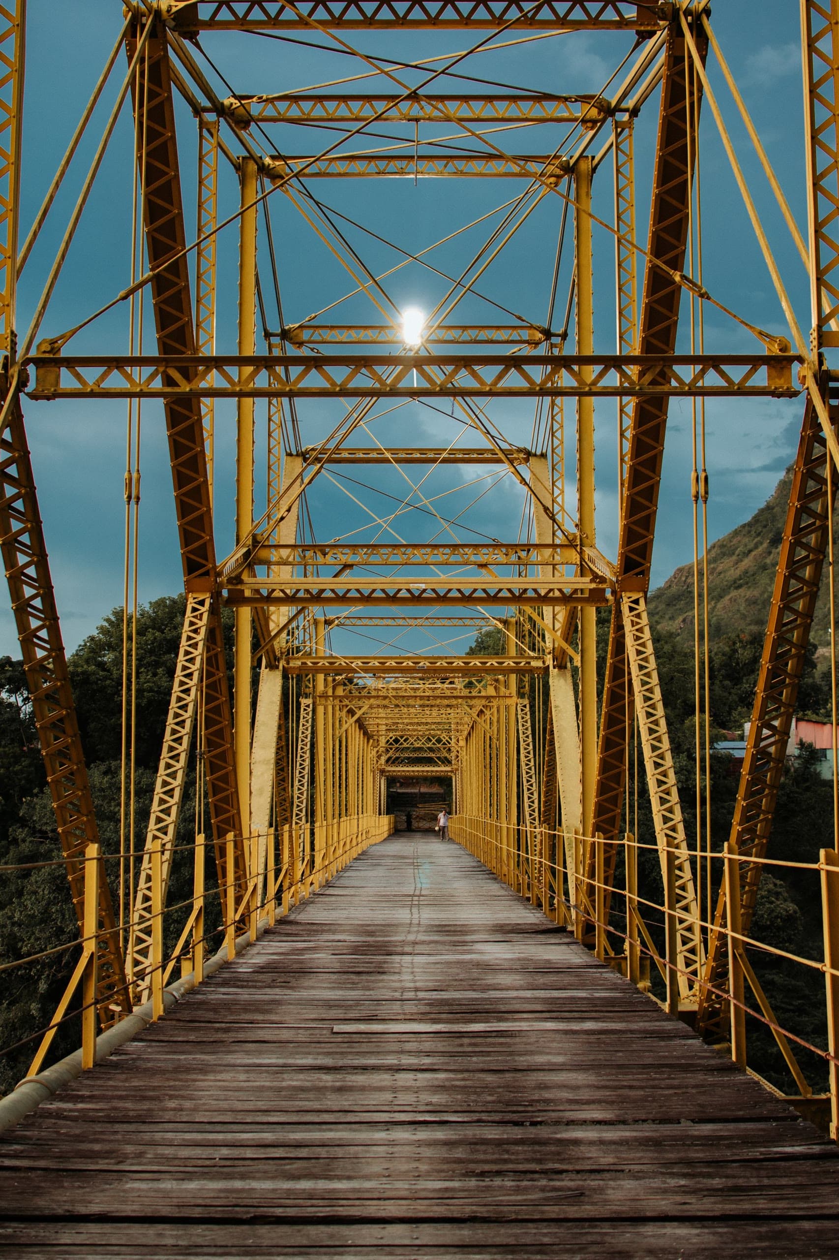 Puente de madera e hierro